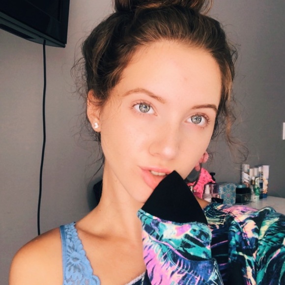 Meet your Posher, Ashley - Picture 1 of 1